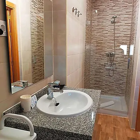 Alma Rosa Hotel Navaluenga